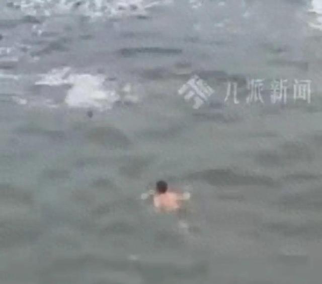 熊猫体育资讯：男子跳海救人未果大喊“我尽力了”(图1)