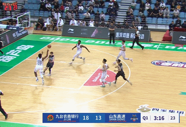 脚踢篮球克里斯3场4个T！邱彪不满摆手一脸无奈 吉林3连胜收官(图2)