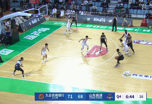 脚踢篮球克里斯3场4个T！邱彪不满摆手一脸无奈 吉林3连胜收官(图3)
