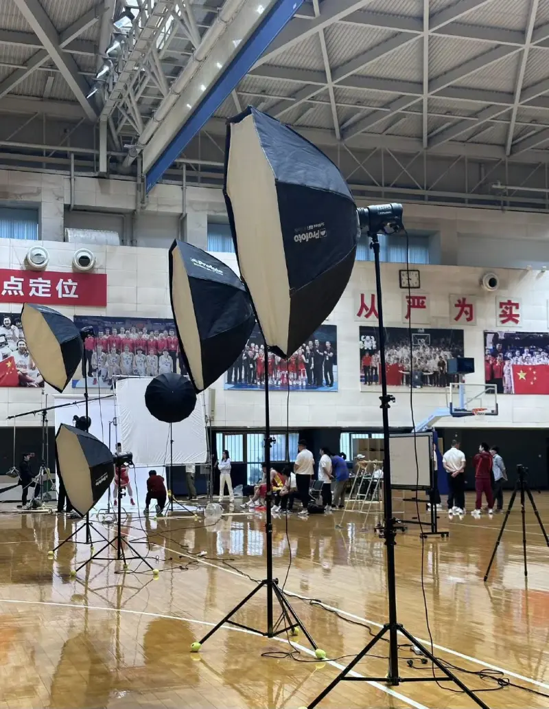 流言板]为国出征！辽篮球员王岚嵚社媒分享亚预赛定妆照拍摄现场(图1)