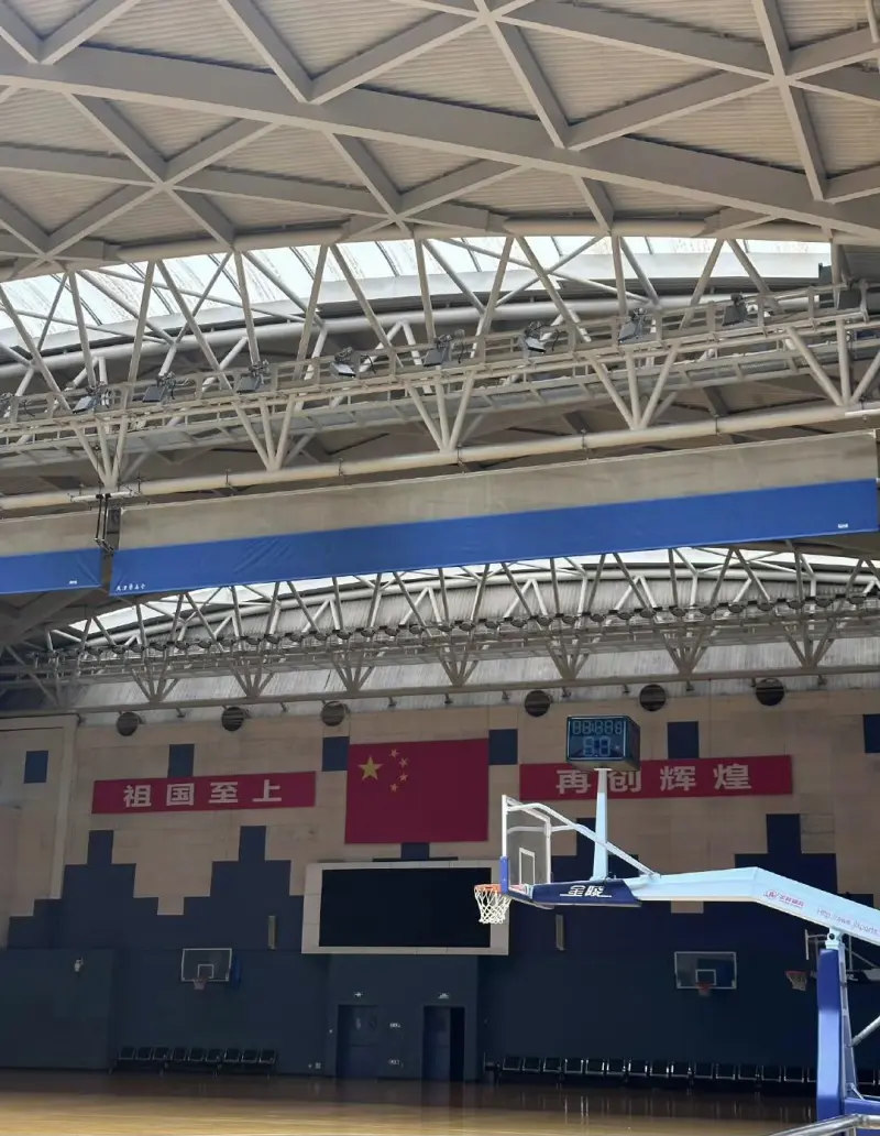 流言板]为国出征！辽篮球员王岚嵚社媒分享亚预赛定妆照拍摄现场(图2)