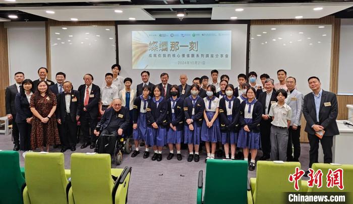CBA常规赛：青岛男篮主场力克辽宁男篮 升至联赛第5(图13)