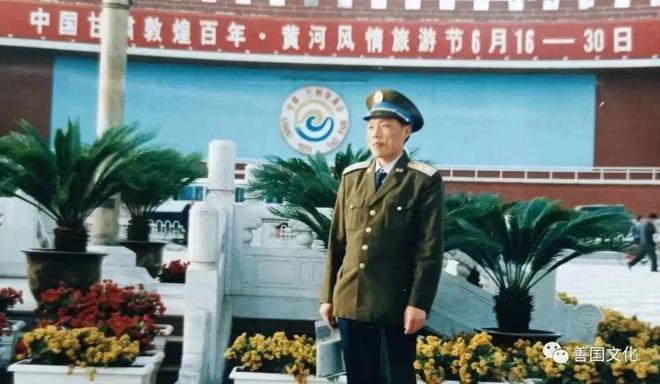第3906期：错位的爱戴（随笔）(图2)