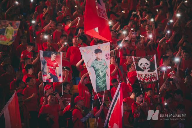用30张照片记录凤凰山球场的2024拼搏记忆(图2)