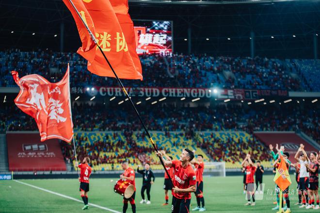 用30张照片记录凤凰山球场的2024拼搏记忆(图14)