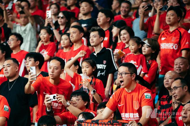 用30张照片记录凤凰山球场的2024拼搏记忆(图17)