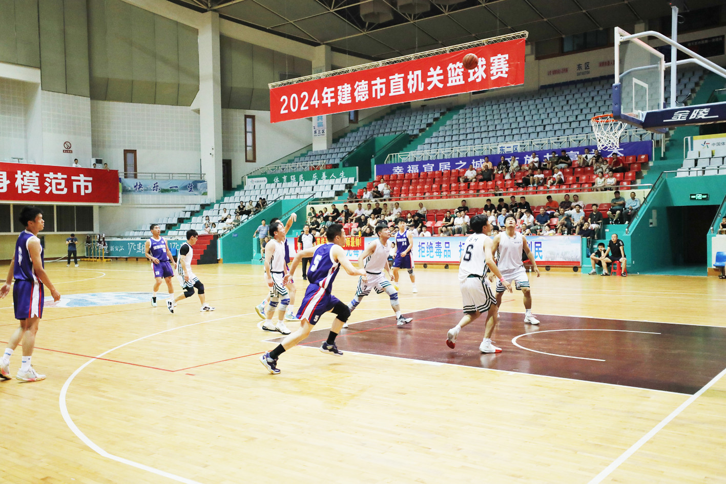 NBA季后赛对阵出炉！2024-2025赛季最新赛程及分区对阵揭晓(图1)