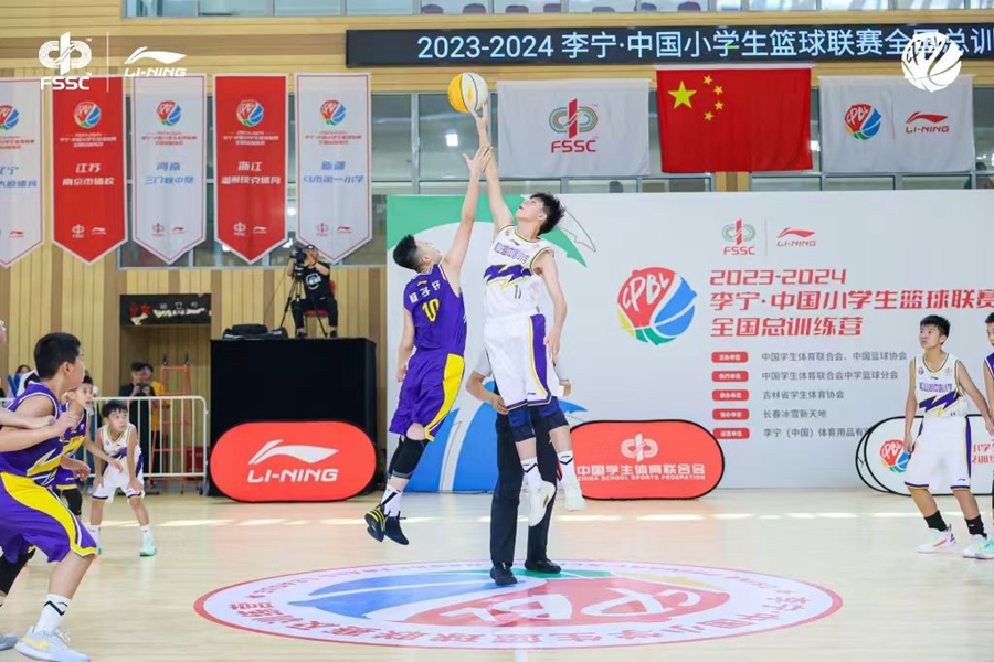 震撼！2024篮球世界杯决赛：巅峰对决见证奇迹(图1)