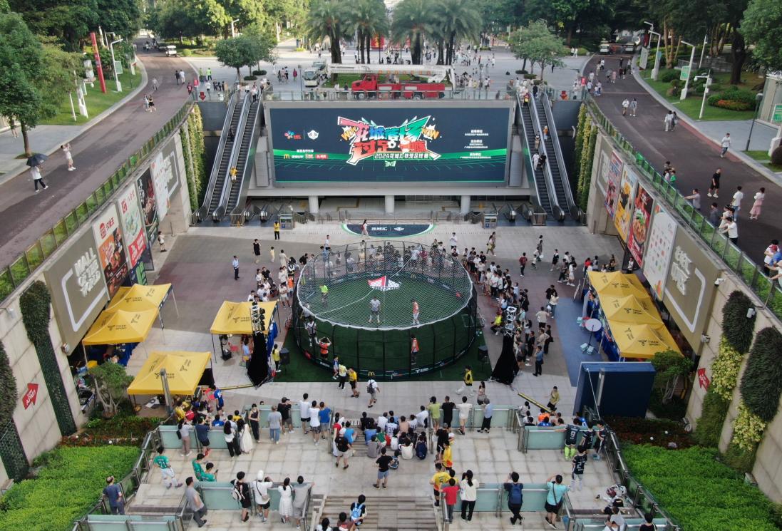 熊猫体育资讯：狭小空间演绎足球魅力2024铁笼足球赛落幕(图2)