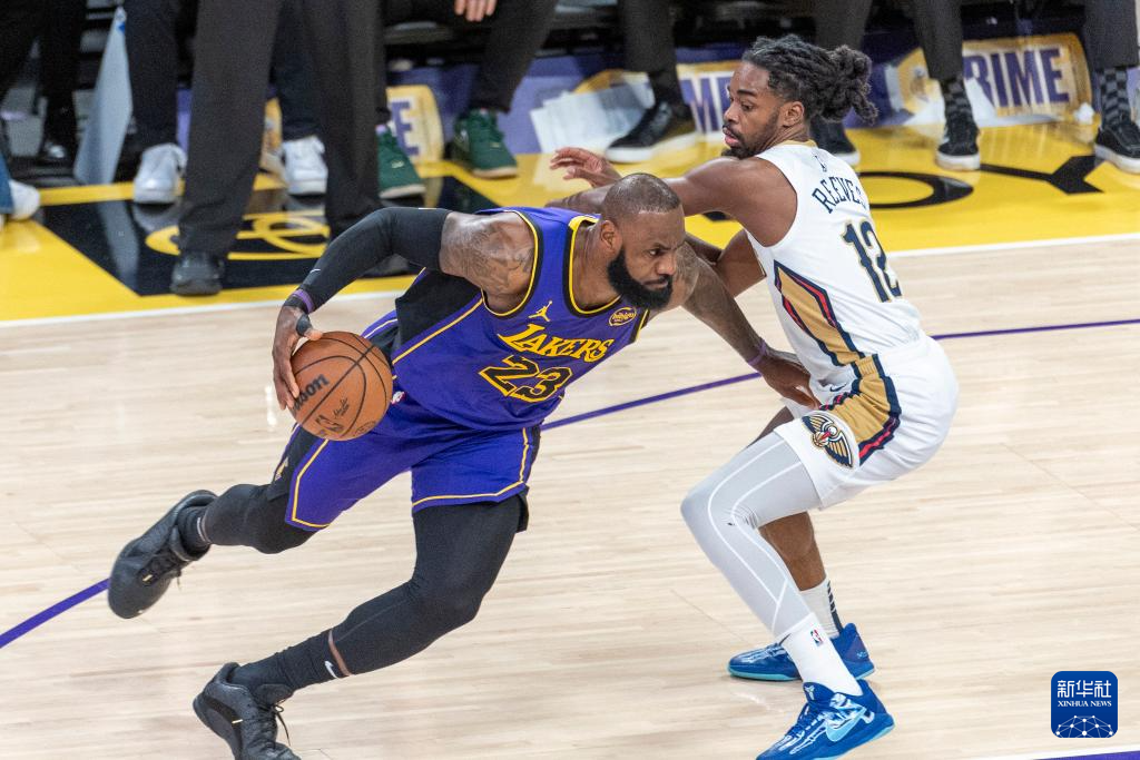 熊猫体育资讯：篮球——NBA常规赛：湖人胜鹈鹕(图1)