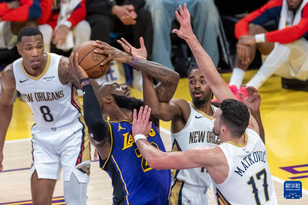 熊猫体育资讯：篮球——NBA常规赛：湖人胜鹈鹕(图3)