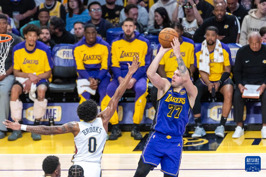 熊猫体育资讯：篮球——NBA常规赛：湖人胜鹈鹕(图4)