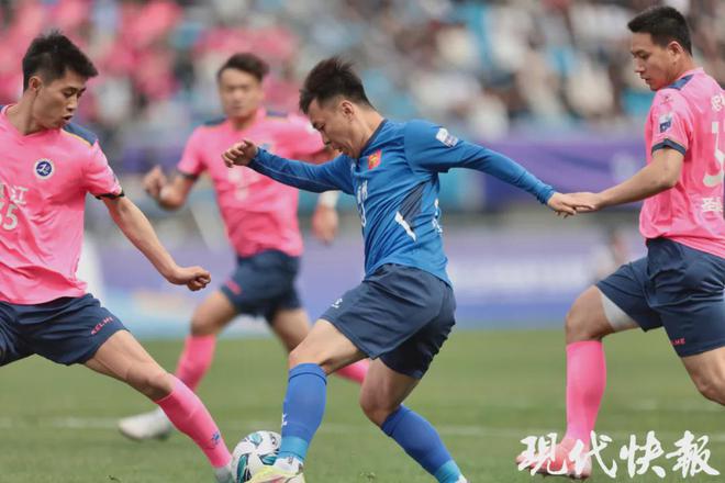 “刘邦项羽”在线Battle江苏“苏超联赛”玩梗火爆出圈(图3)