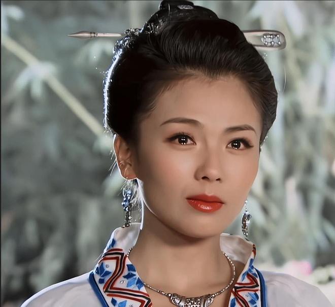 熊猫体育：刘涛为妈祖献上寿桃端庄大气美得国泰民安旁边大佬连连侧目(图8)