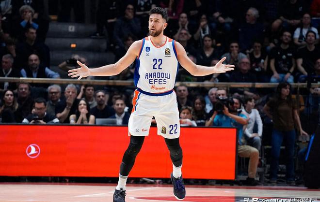 熊猫体育：湖人四巨头构想引发热议NBA夏窗动态全解析(图1)