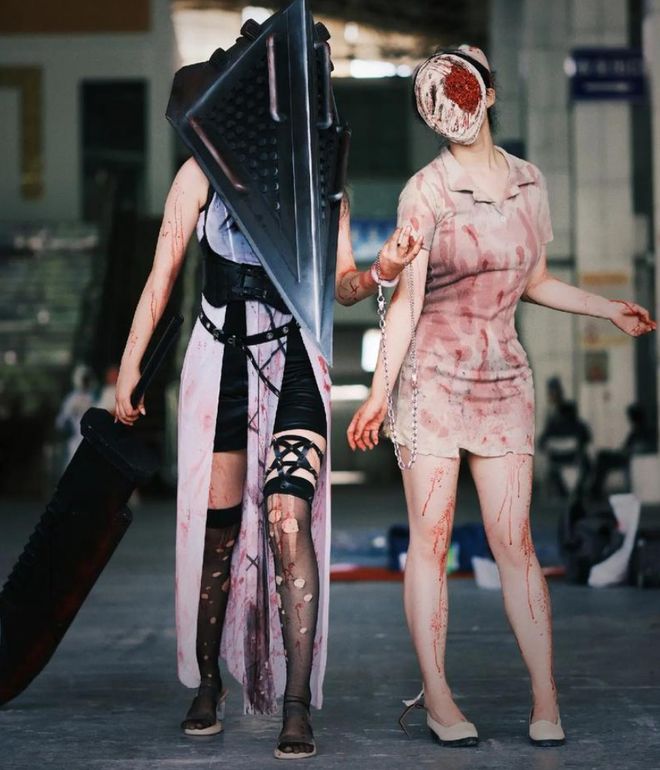 熊猫体育资讯：又野又欲的寂静岭护士cos好身材就是最大的底气(图3)