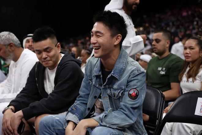 熊猫体育资讯：NBA再添中国老板除了他的爱情故事你认识他吗？(图2)