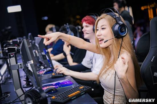 熊猫体育：在电竞嘉年华上无畏契约竟搞起了唱跳RAP篮球？(图8)