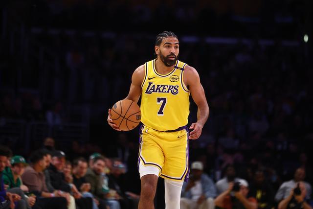 熊猫体育资讯：新赛季阵容分析：布朗尼能否在湖人拥挤的后卫线中获得轮换机会？(图3)