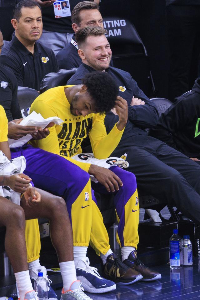 熊猫体育资讯：新赛季阵容分析：布朗尼能否在湖人拥挤的后卫线中获得轮换机会？(图7)