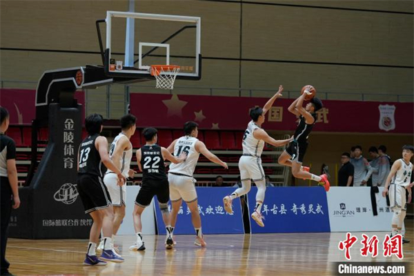 贵州洞穴篮球火爆(图1)