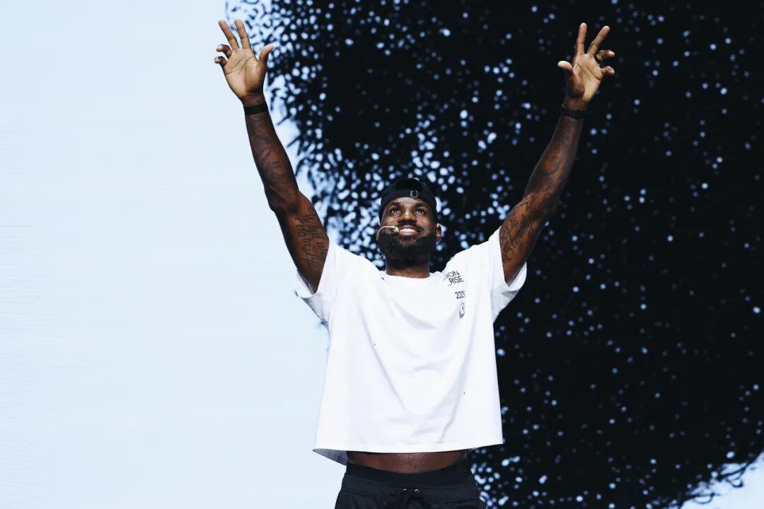 詹姆斯在人民日报撰文：希望能为中国篮球的发展贡献力量(图1)