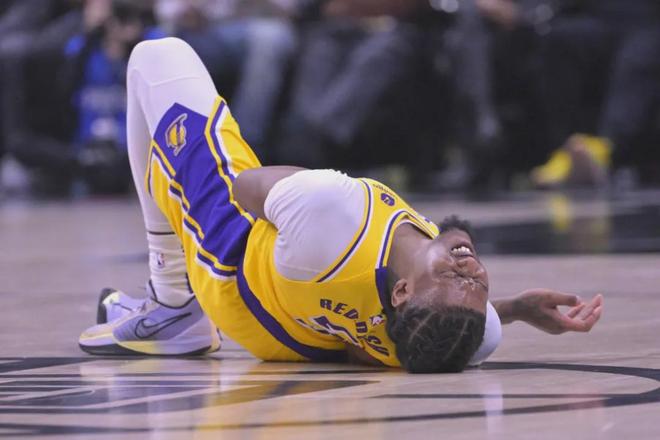 单挑打爆湖人全队！26岁天才签约正式退出NBA(图10)