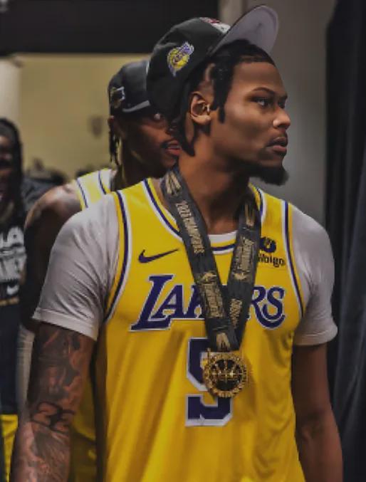 单挑打爆湖人全队！26岁天才签约正式退出NBA(图11)