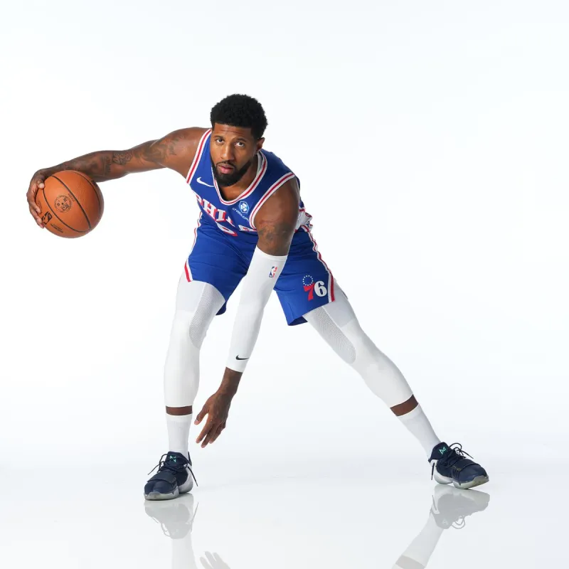 流言板]望满血复活！NBA官方晒保罗-乔治的定妆照与球迷分享(图1)