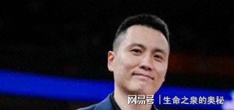 熊猫体育：篮球速递！上海“豪阵补强”阵容再度升级卢伟执教压力陡增！(图1)