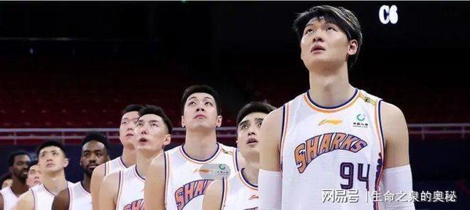 熊猫体育：篮球速递！上海“豪阵补强”阵容再度升级卢伟执教压力陡增！(图2)
