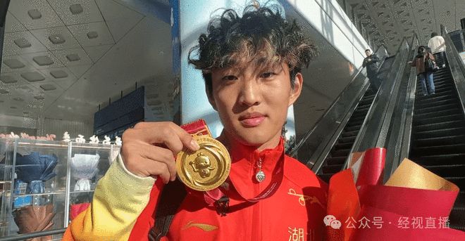 创造历史载誉而归！湖北男足首夺全运会冠军(图3)