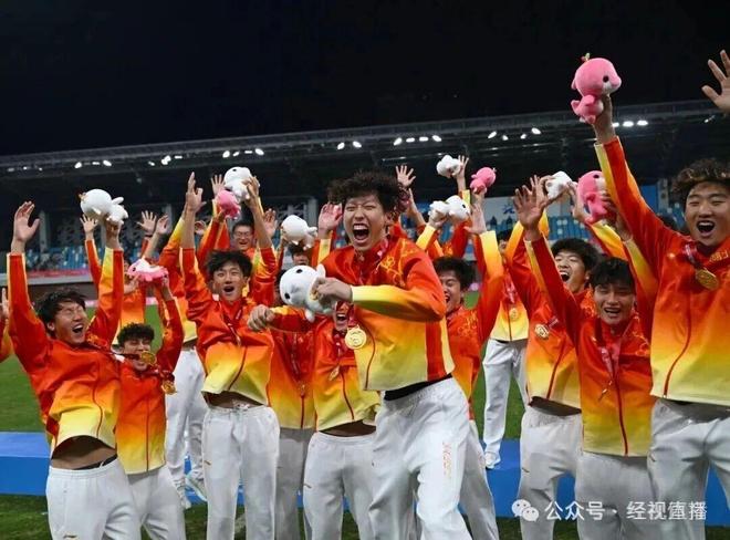 创造历史载誉而归！湖北男足首夺全运会冠军(图5)