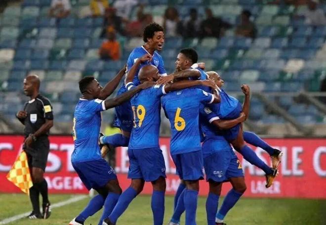 熊猫体育资讯：16万库拉索踢进世界杯14亿中国足球还在苦等一张门票(图1)