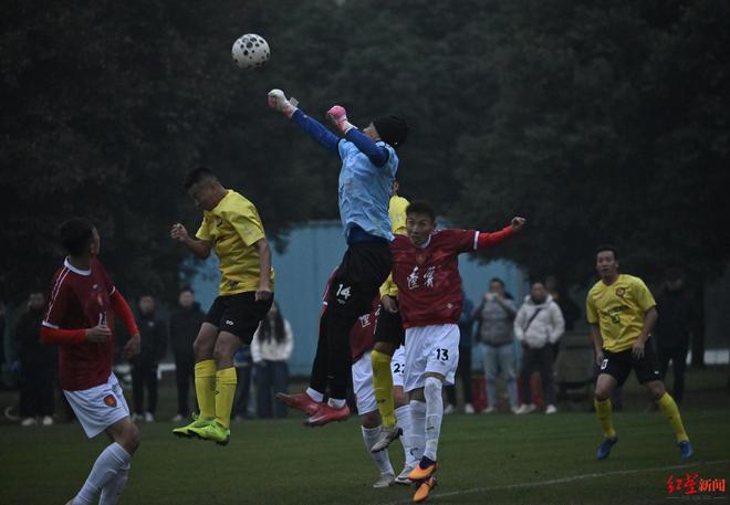 这项中国足坛“回忆杀”赛事在成都开幕川辽两队重演甲A元年揭幕战(图2)