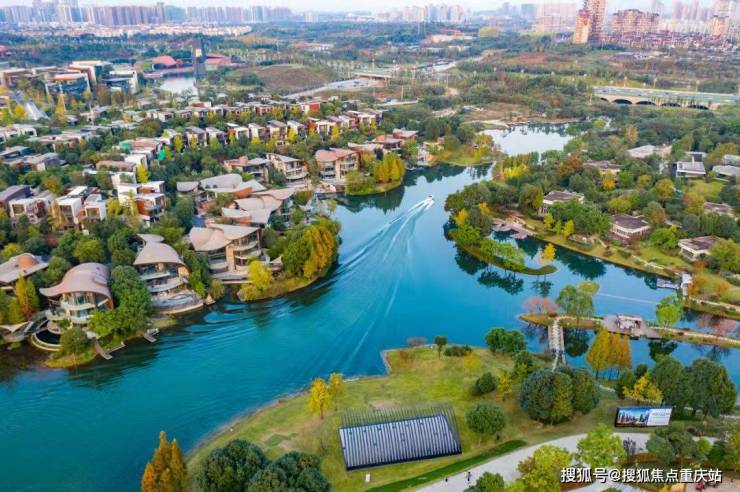 熊猫体育资讯：成都楼市神盘麓湖生态城值不值得买优缺点深度解析购房指南与避坑攻略(图1)