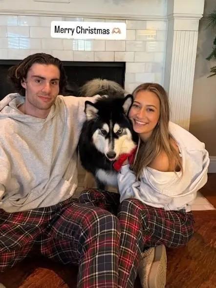 熊猫体育：祝福公牛球星吉迪社媒晒与女友圣诞节合照官宣恋情