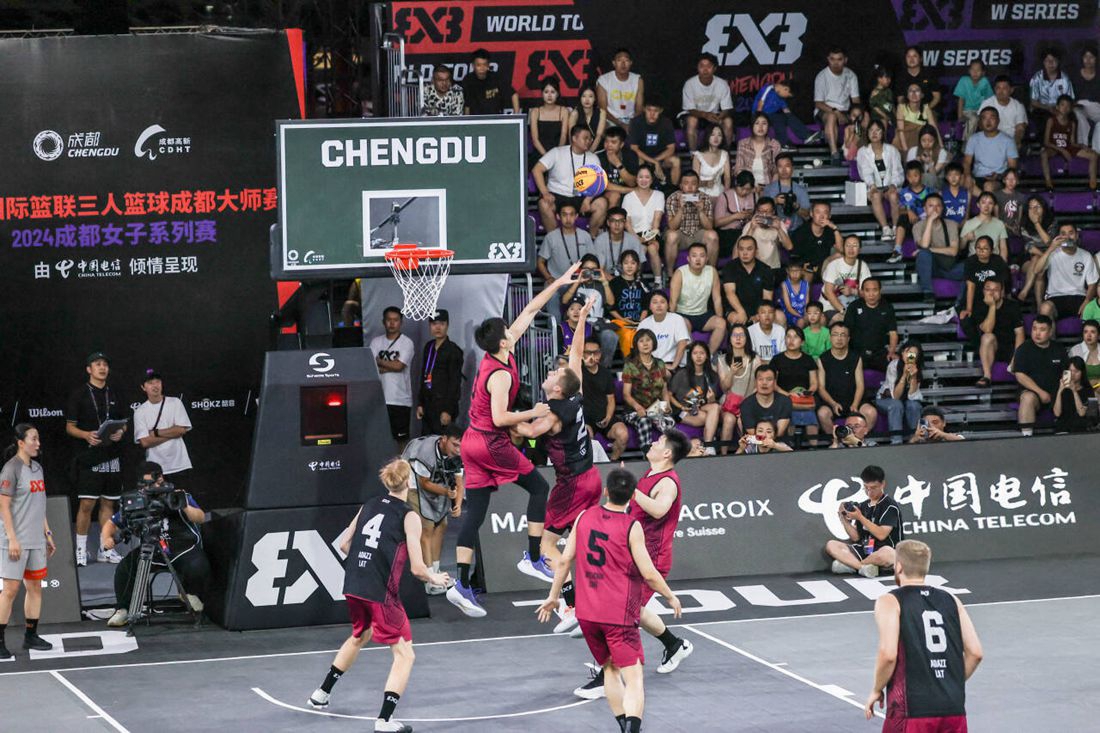 熊猫体育：张子宇正式登陆WCBA赛场首秀助力山东女篮斩获2026年首胜(图1)