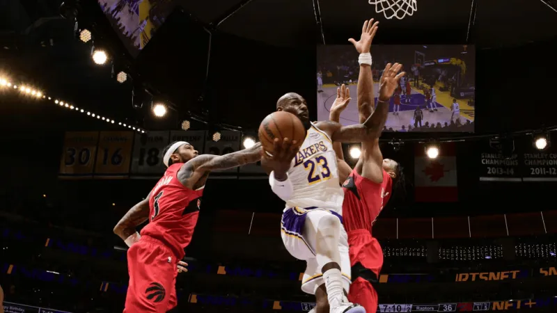 流言板]湖人本赛季上半程取得25胜16负近五年以来的最佳战绩(图1)