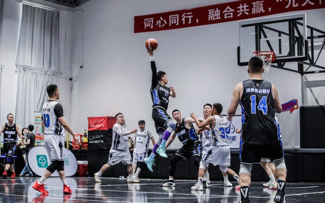 NBA新秀赛来袭！卡斯尔领衔二年级阵容新赛制悬念十足(图1)