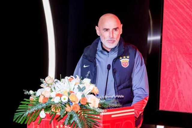 熊猫体育：上海海港足球俱乐部举行2026赛季出征仪式随后启程赴宁备战超级杯(图4)