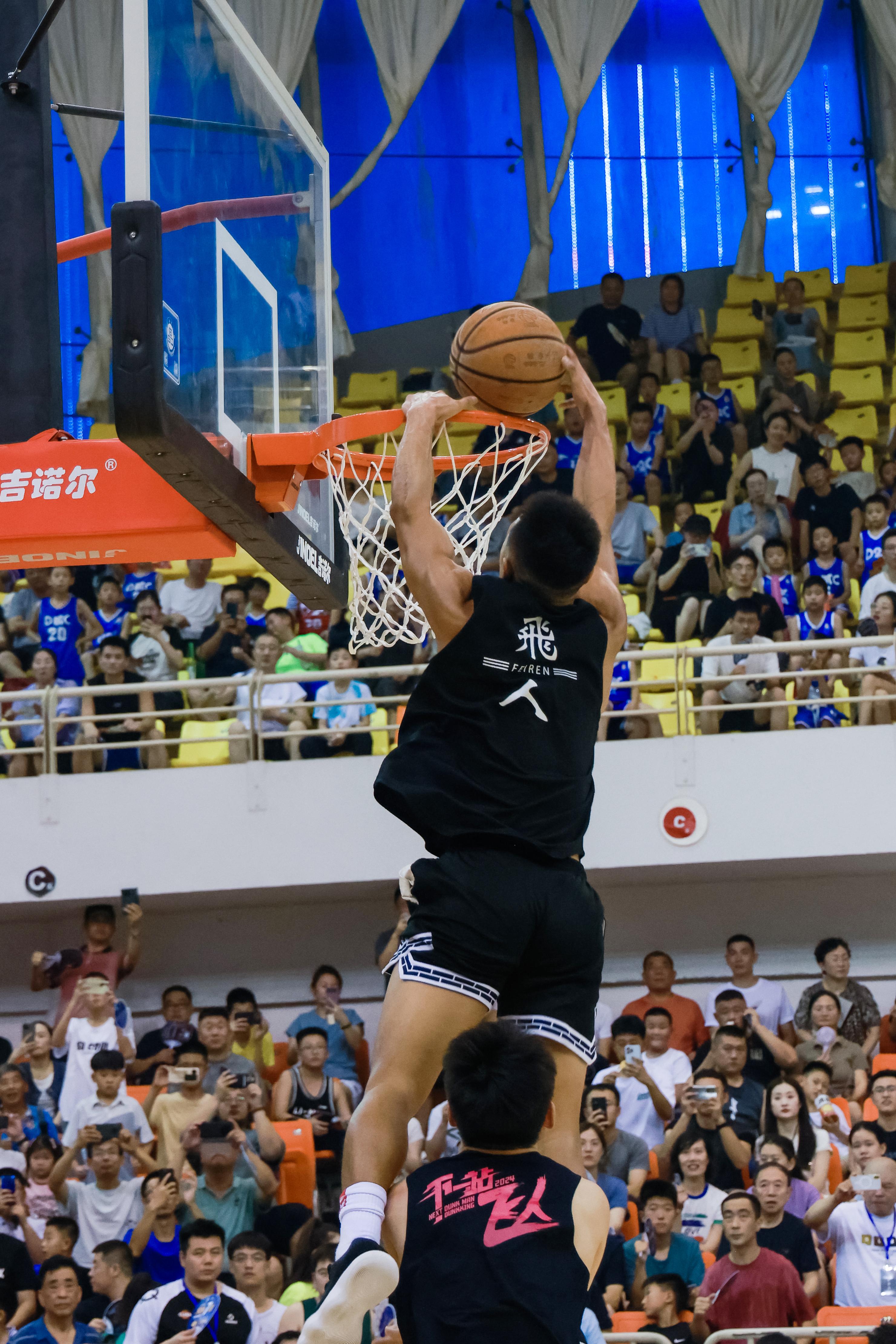 熊猫体育资讯：NBA历史性先例！黄蜂送次轮签助热火化解两年前罗齐尔交易风波(图1)