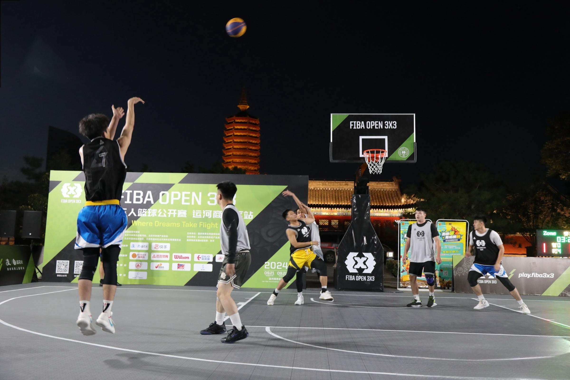 曾繁日恶性犯规重创职业形象：CBA体面被无情撕毁(图1)