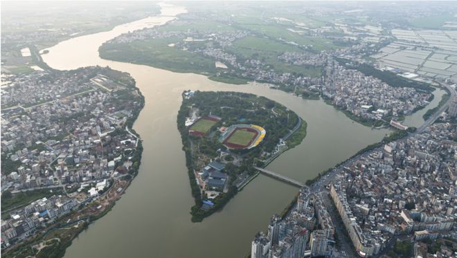 熊猫体育资讯：年产25亿双拖鞋的小城踢出了广东最猛的足球(图6)