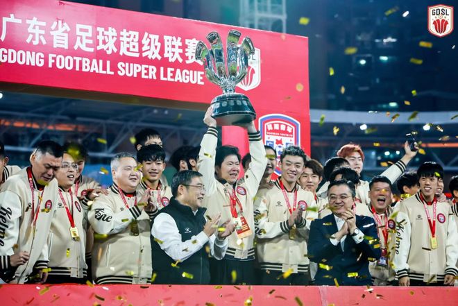 熊猫体育资讯：年产25亿双拖鞋的小城踢出了广东最猛的足球(图1)