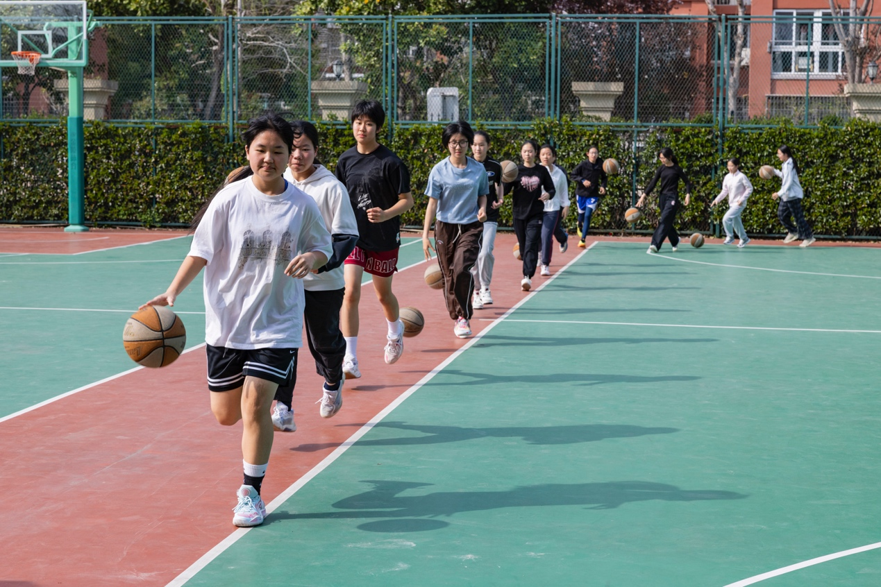 熊猫体育资讯：上海“绿色篮球”公益项目全球扩容蓄力联合国展出(图3)