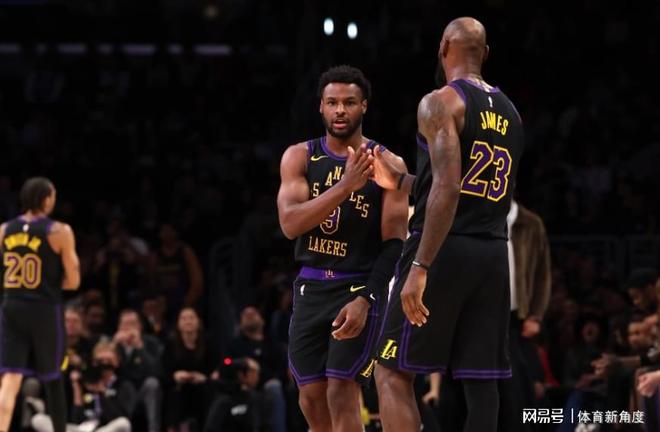 从伤病退役到进入轮换詹姆斯力挺布朗尼：他可以！(图4)