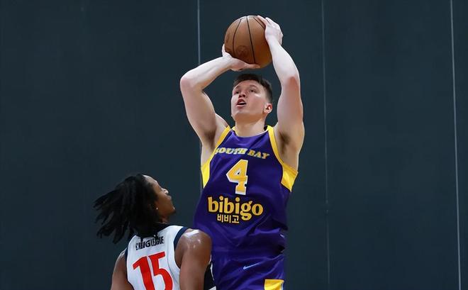 在NBA发展联盟赛场都缺乏自信！湖人侧翼新星是真的彻底没救了？(图1)