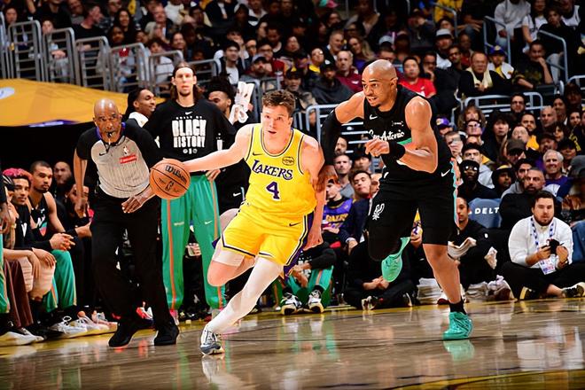 在NBA发展联盟赛场都缺乏自信！湖人侧翼新星是真的彻底没救了？(图3)