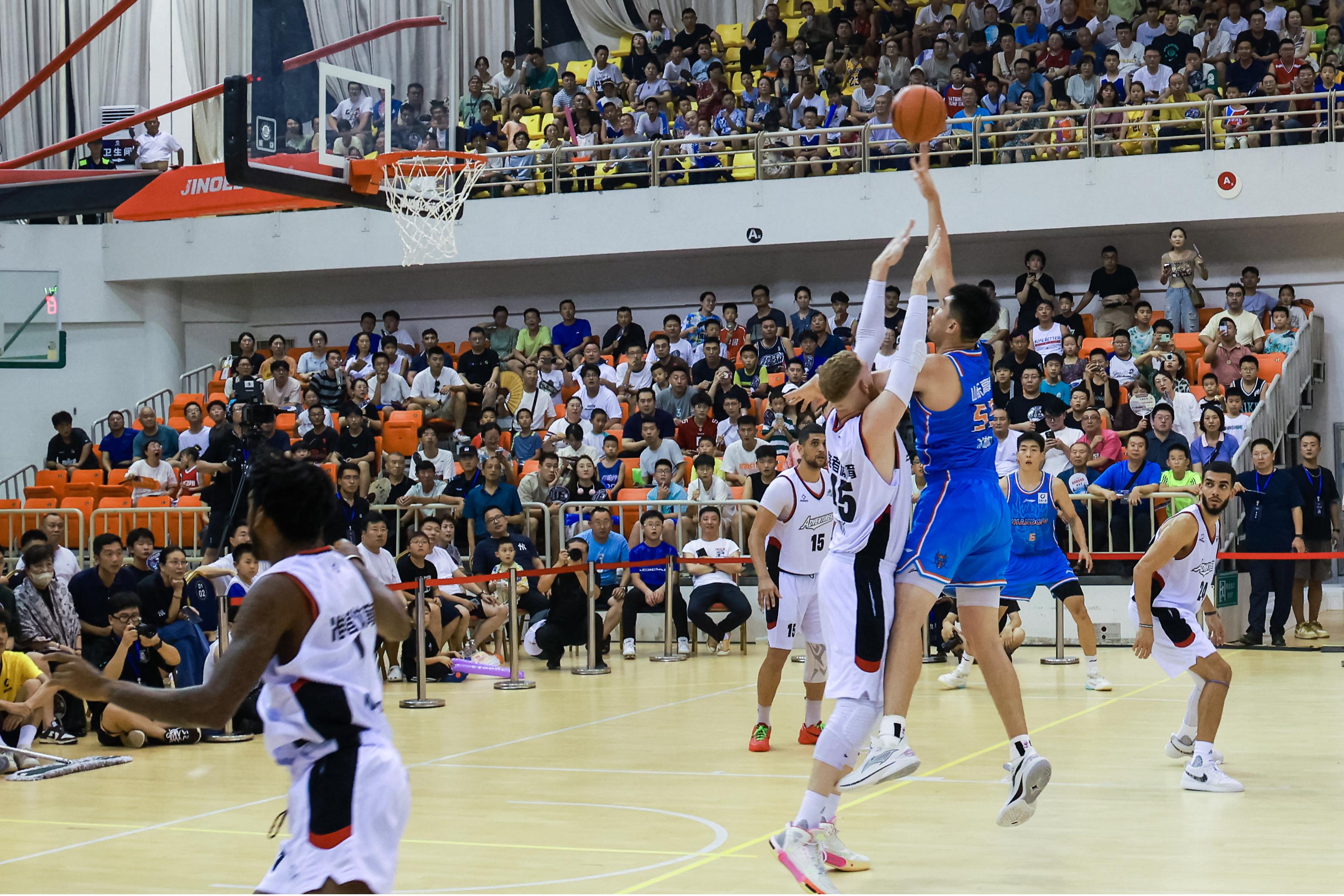 骑士生死抉择：哈登、米切尔、莫布里三线年前能否问鼎总冠军？(图1)